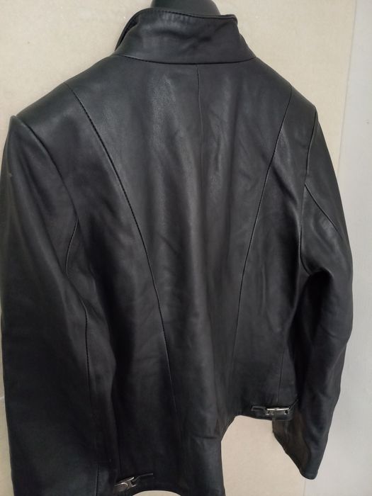 Продам жіночу шкіряну куртку в Дніпрі