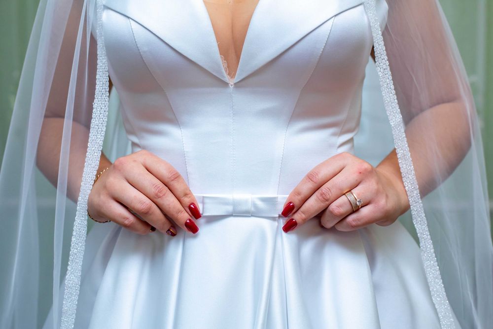 Весільна сукня класична плотний атлас