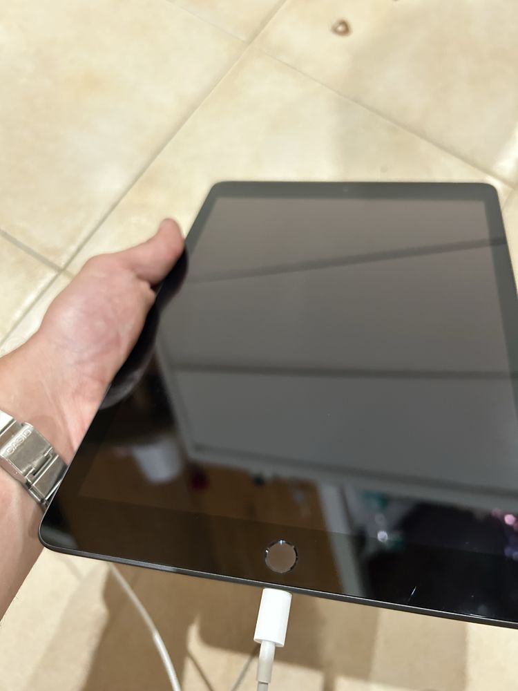 iPad 9th geração / 64gb / wifi + cellular
