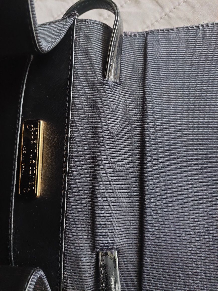 Elegancka torebka czarna stuart weitzman