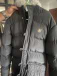 Casaco de inverno impermeavel com capucho . Marca Siksilk