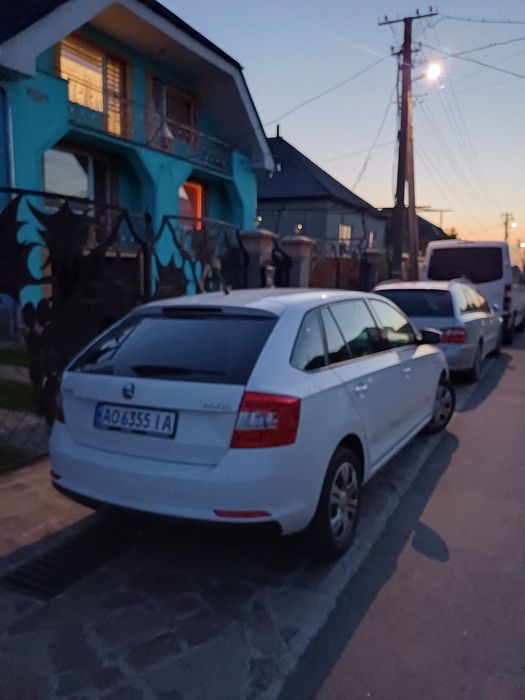Авто в Оренду Skoda Rapid