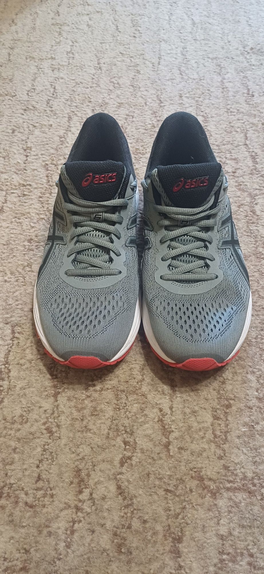 Чоловічі кросівки для бігу ASICS, розмір 42,5