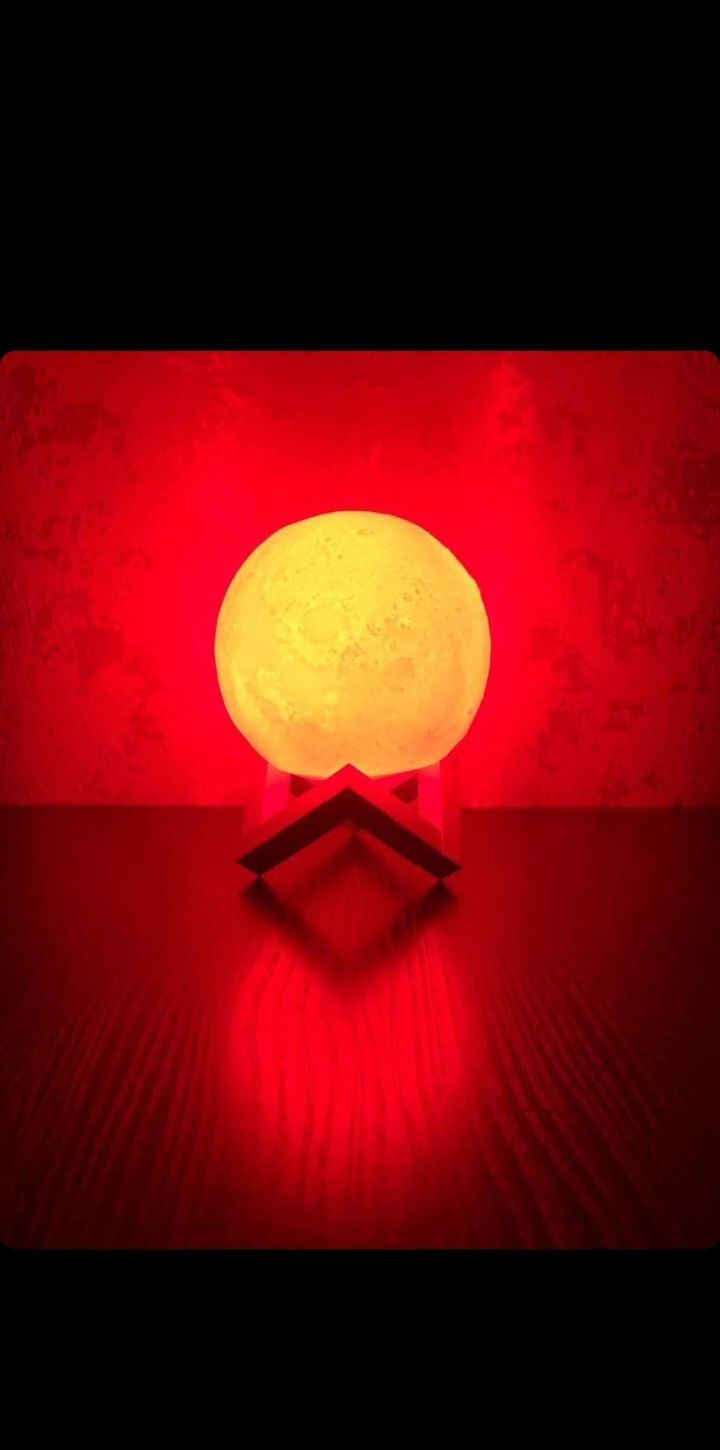 3D Moon Light Світильник 
Ціна-700грн
Джерело світла,яке прикрасить тв