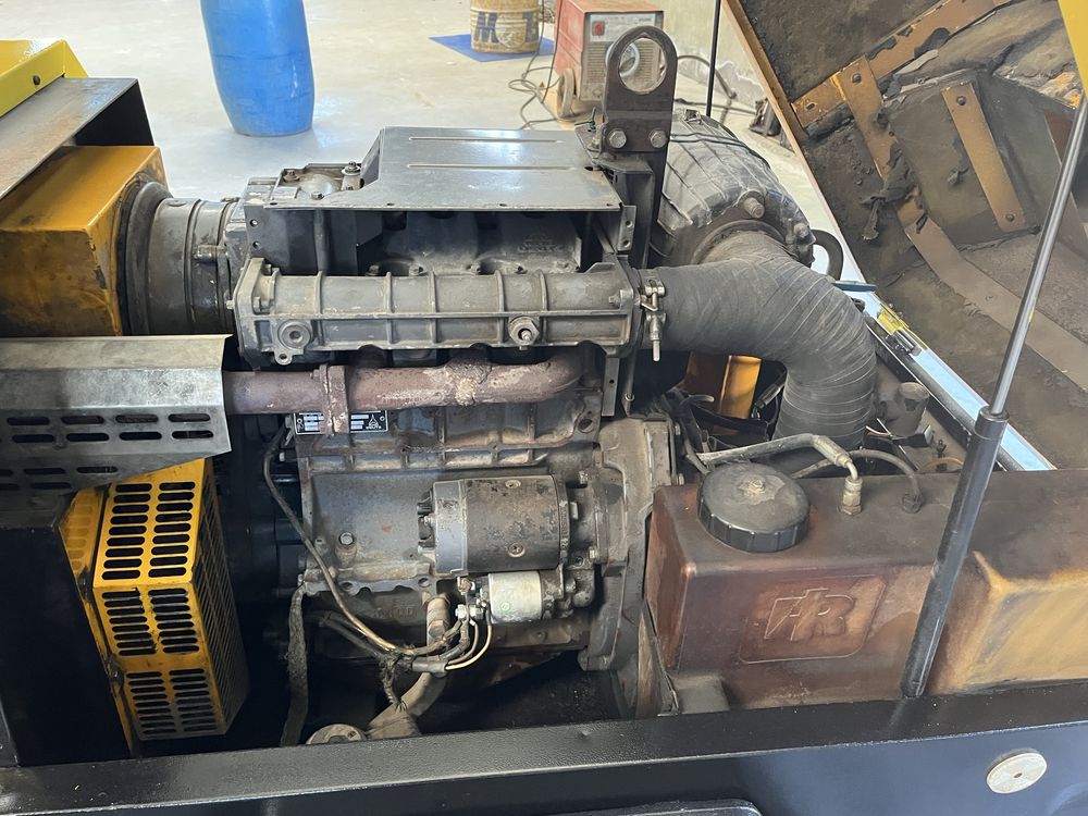 Compressor 3 cilindros Ingersoll-Rand P130w, motor deutz