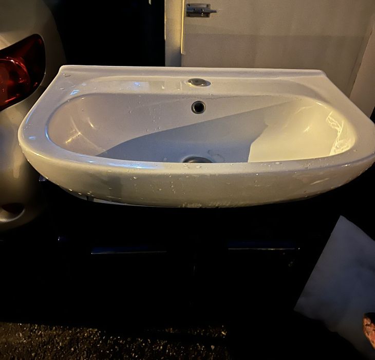 Умивальник з тумбою.Раковина з тумбочкою