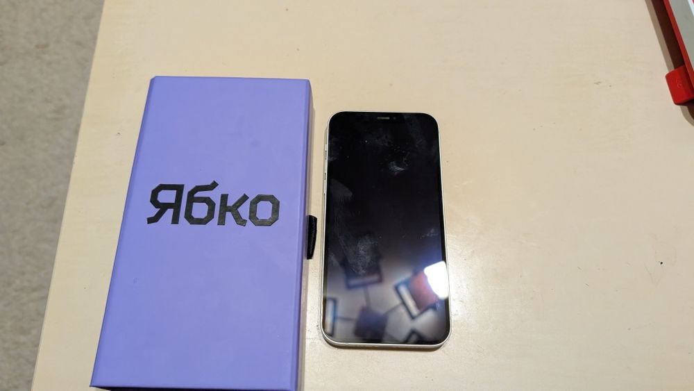 Продам iPhone 12 на 128 гбайт