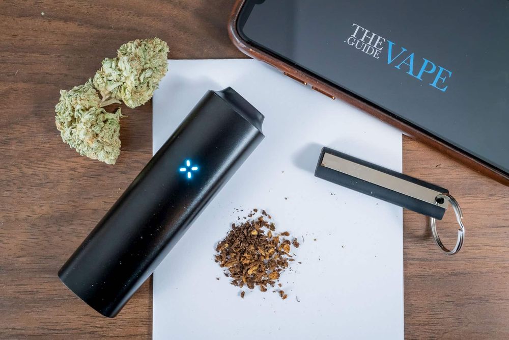PAX 3 Dourado smart vaporizer complete kit