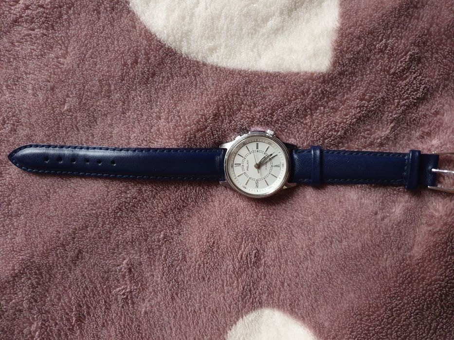 Часы полёт с будильником