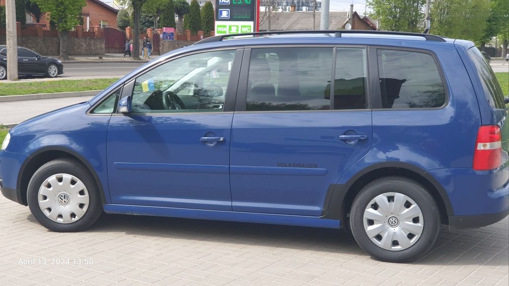 Volkswagen Touran Мінівен