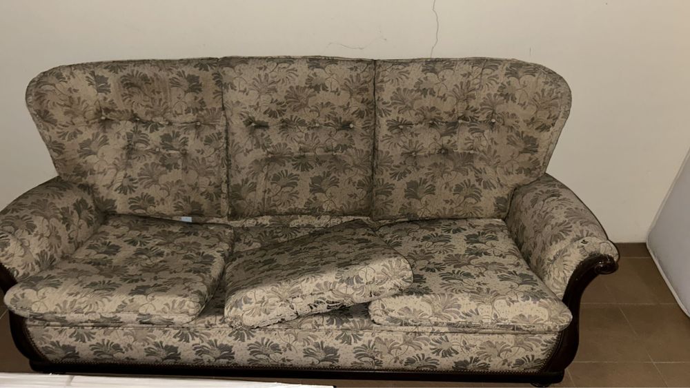 Conhunto de sofa mais cadeiroes vintage