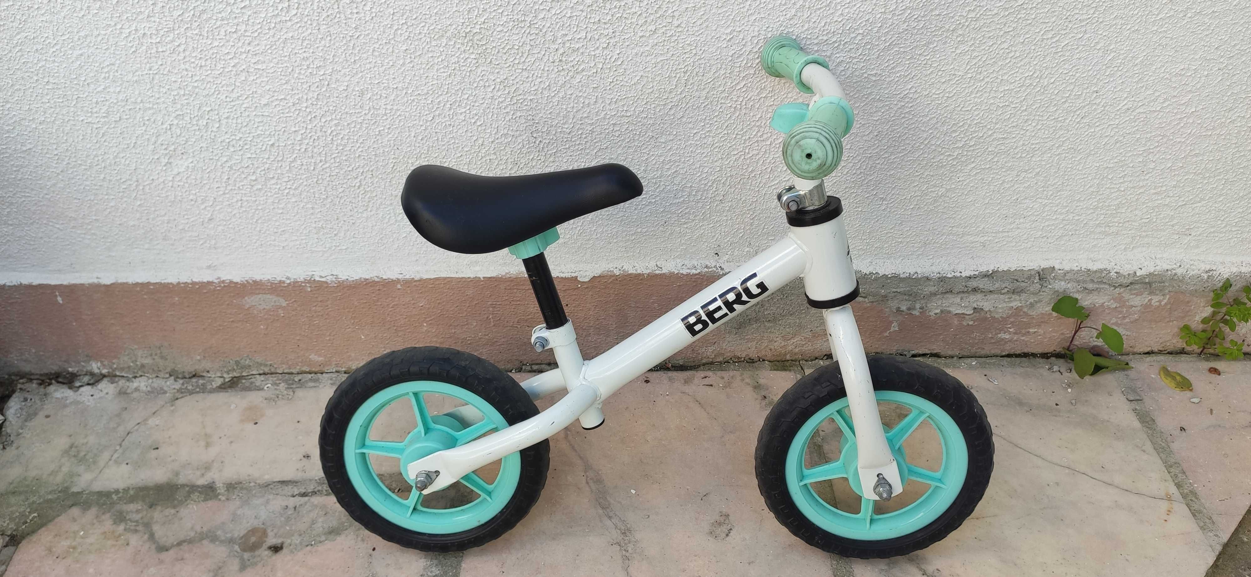 Bicicleta para criança, sem pedais.