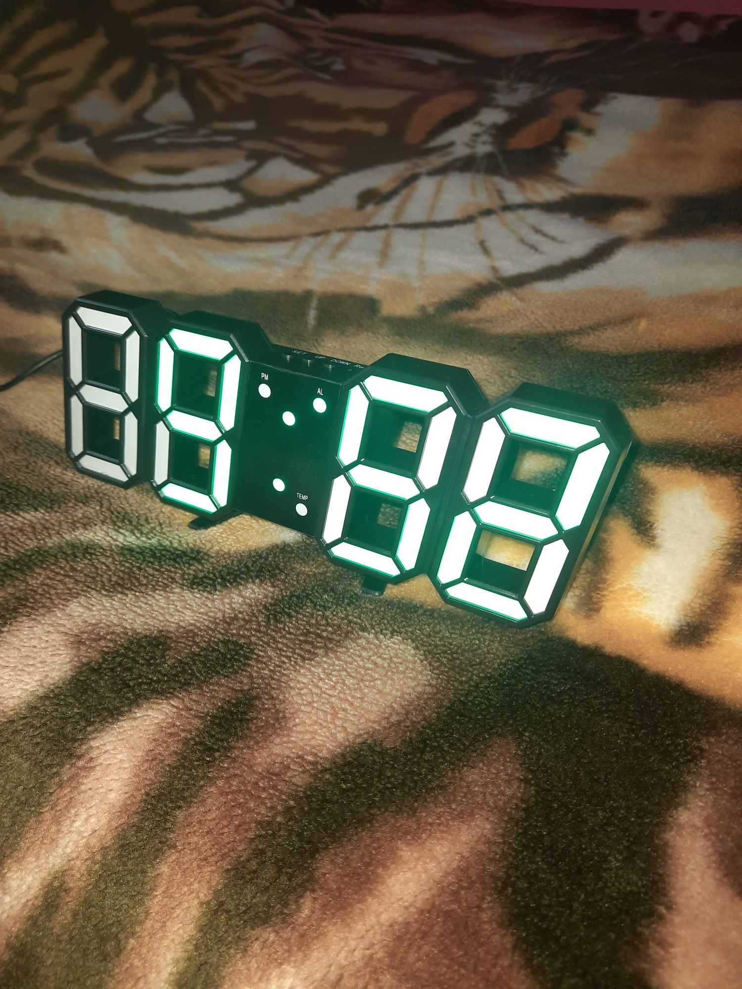 Nowy Zegar LED,z budzikiem i temperaturą