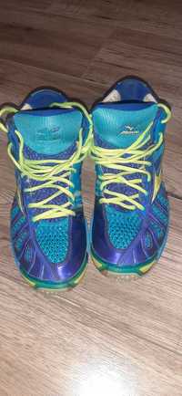 Buty Mizuno r. 40,5