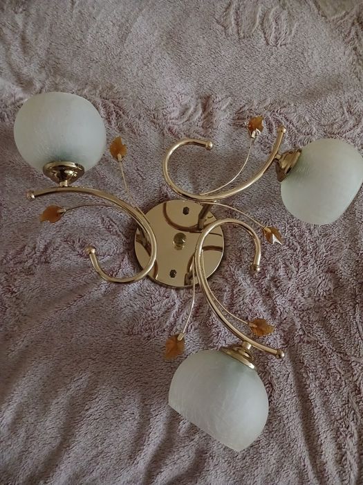 Продам люстра на 3 плафони 2шт.