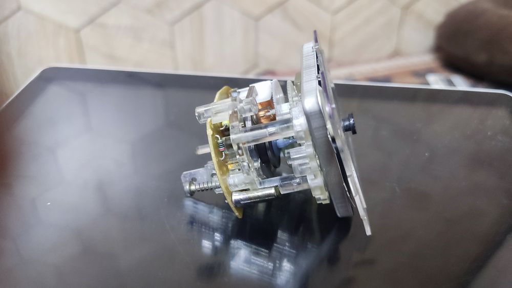 механизм часов Opel Kadett e