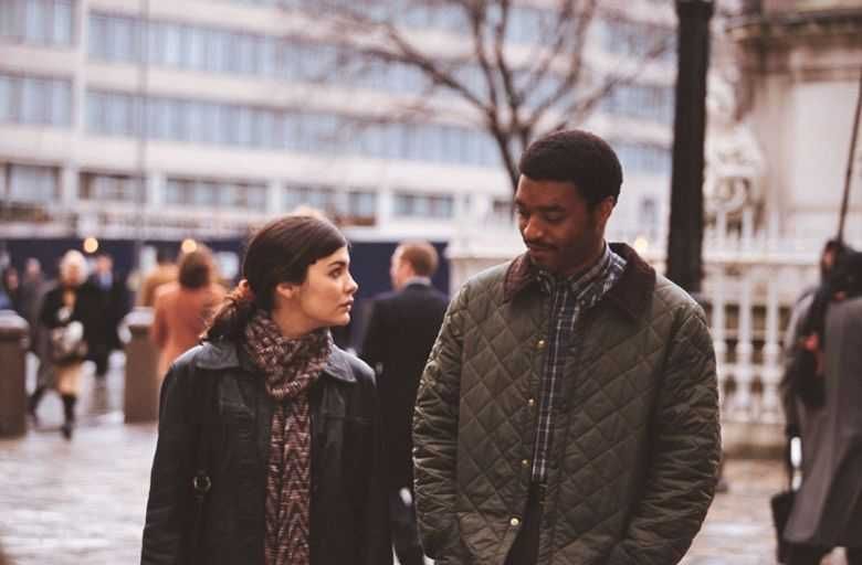 ESTRANHOS DE PASSAGEM (Stephen Frears) Audrey Tautou/Chiwetel Ejiofor