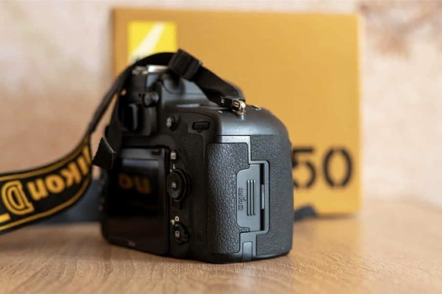 Камера Nikon 750D body