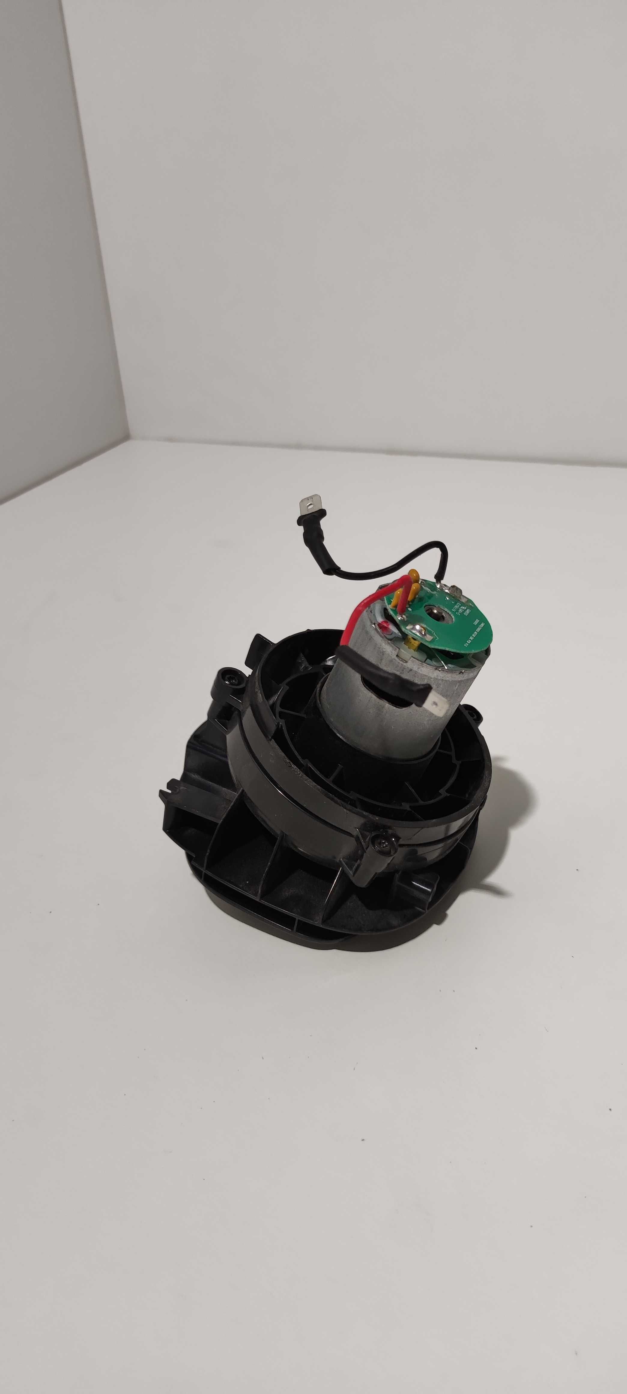 Silnik do Shark HandVag CH950EUT
