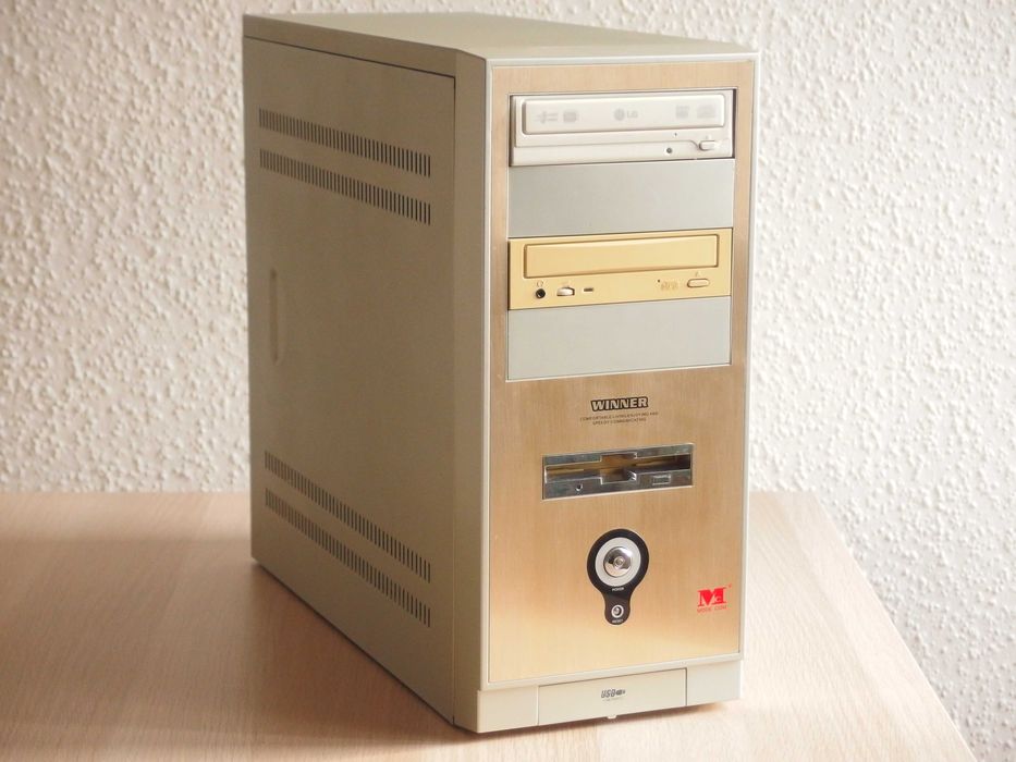 Retro komputer PC Pentium 4 1,5GB RAM Riva TNT2 MSI 865PE