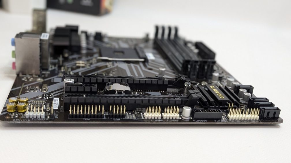 Материнська плата GIGABYTE B450M DS3H\Socket AM4\ГАРАНТІЯ!