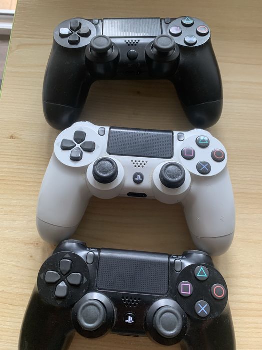 Продам Play Station Б/у ! В гарному стані !