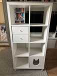 Regal Ikea Kallax 2x4 z szufladami i domkiem dla kota