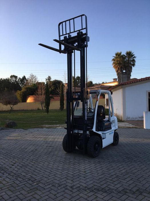 Empilhador Uni Carriers diesel 2500kg