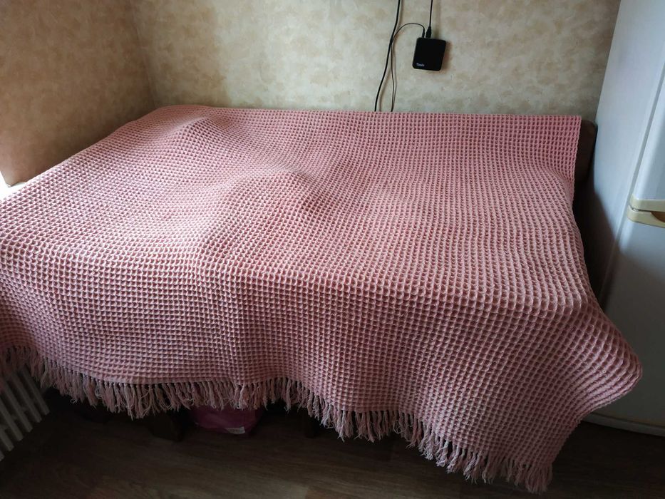 Якісний рожевий теплий вафельний плед Грецька вафля з китицями 170*210