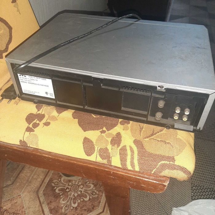 Видеомагнитофон JVC