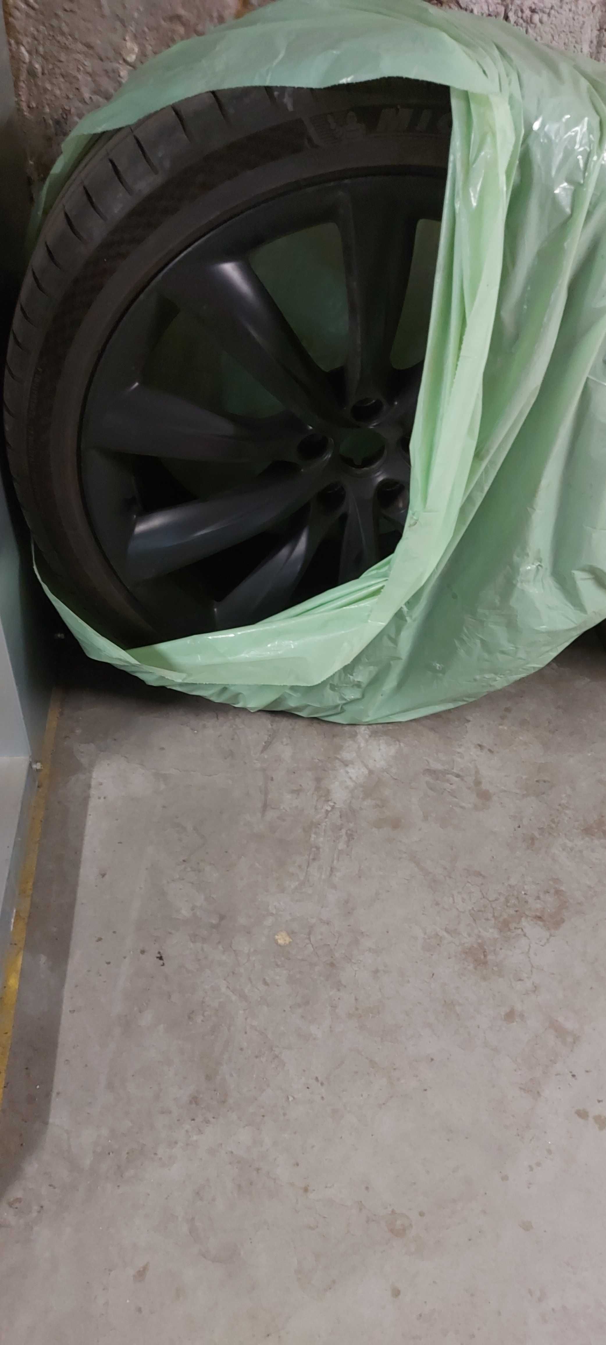 Felgi 22 tesla model X 5x120 et35 10j i 9j