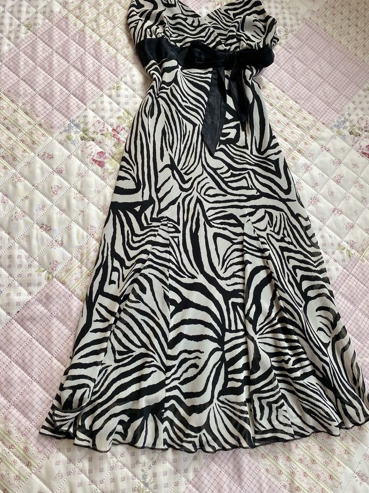 Sukienka midi na ramiączka w zebrę M 38 per una vintage boho codzienna