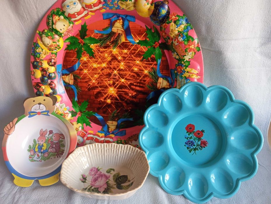 Яичница, вазочки, чашка, поднос