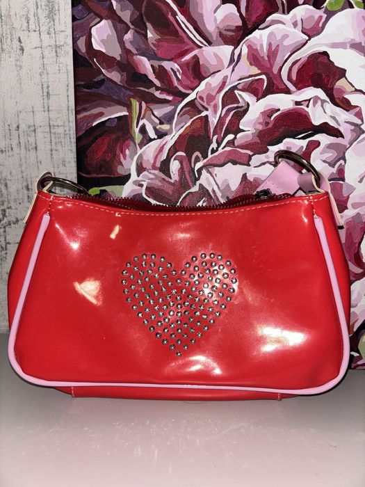 Невелика рожева сумка зі стразами