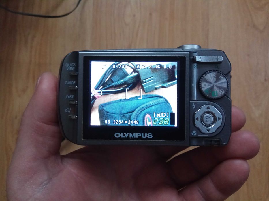 У відмінному стані якісна цифрова камера Olympus mju 800 Digital