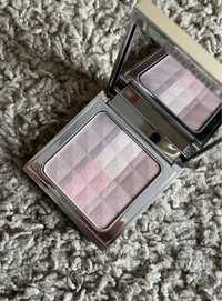 Bobbi Brown Brightening Nudes puder do twarzy