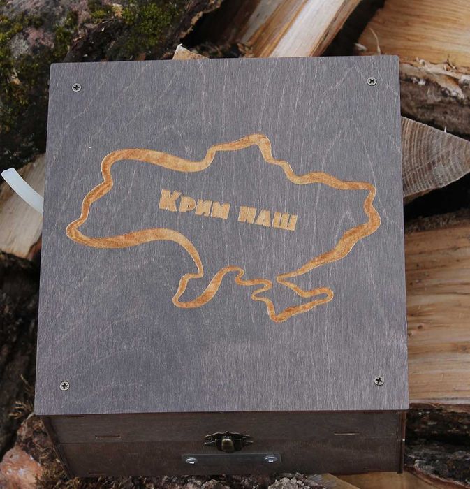 Наливатор на шість рюмок сам куму наливає улюблені напої USB вихід