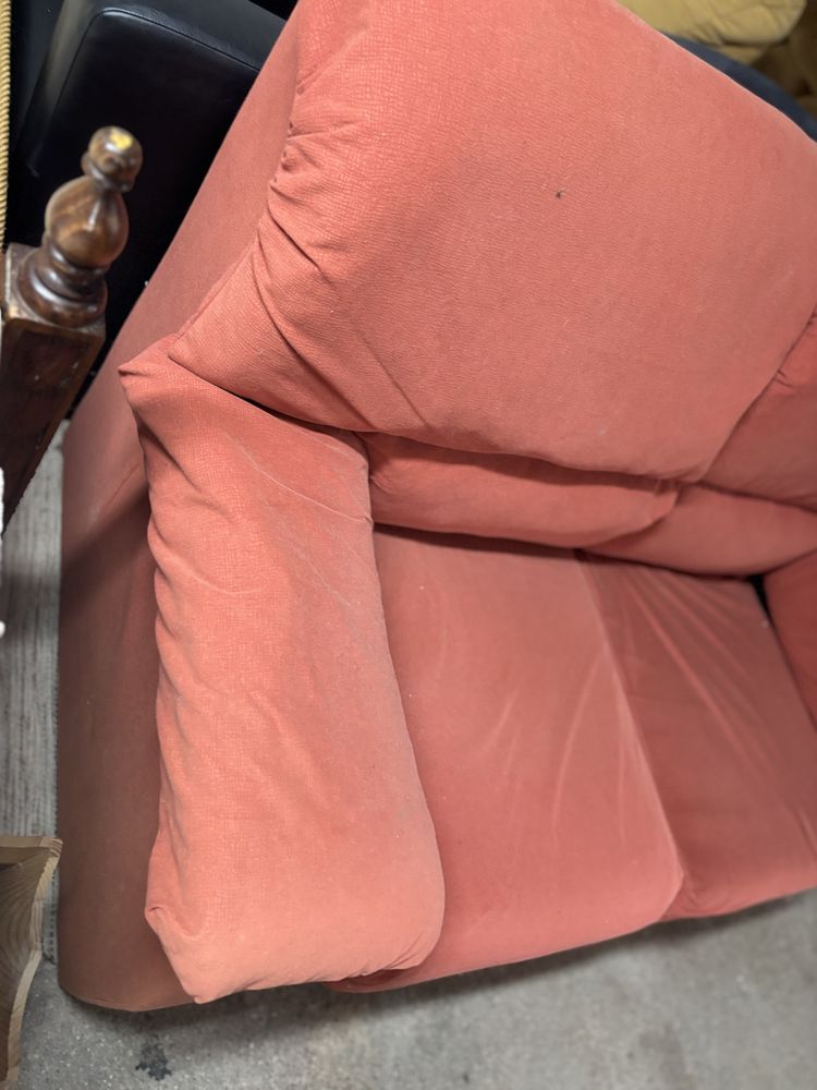 Sofa laranja de 2 lugares