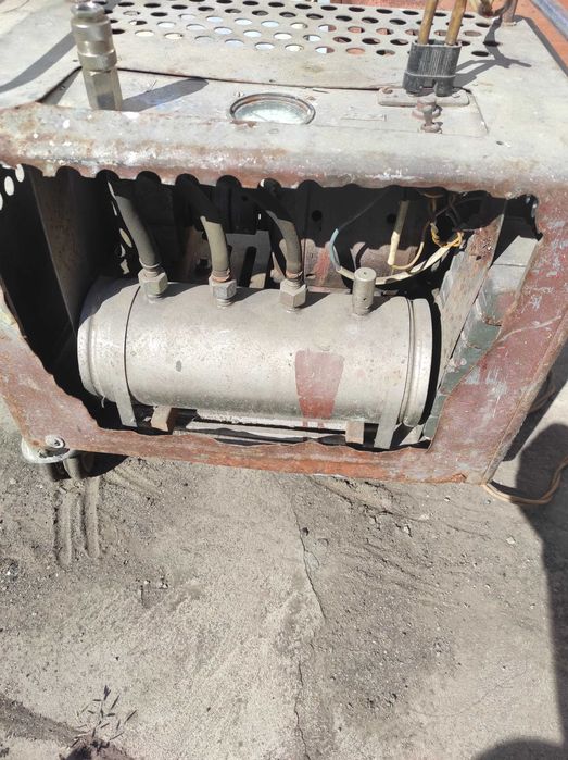 Продам компрессор Einhell 24 л по запчвстинах і є робочий