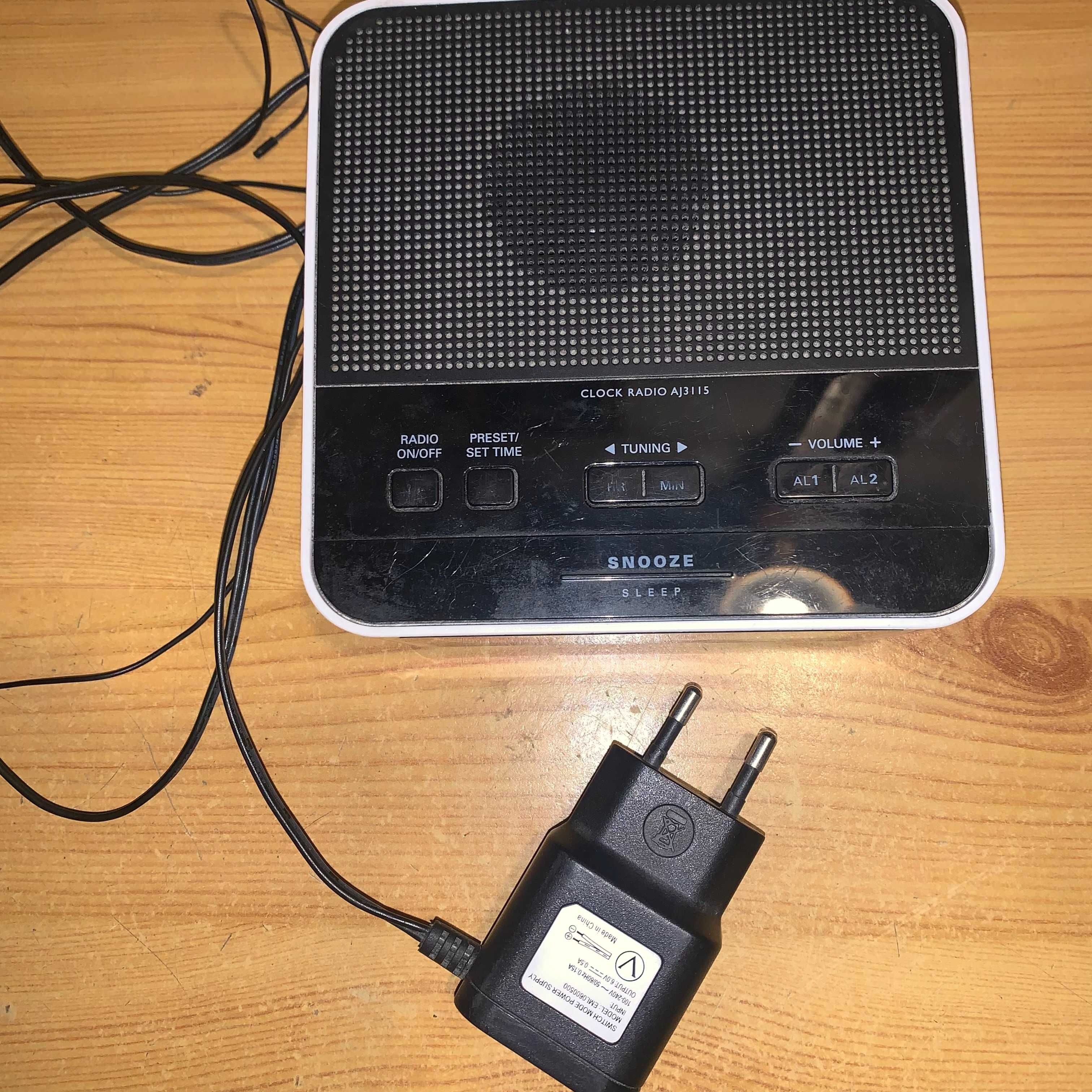 radio budzik biały model: SRC  2600W