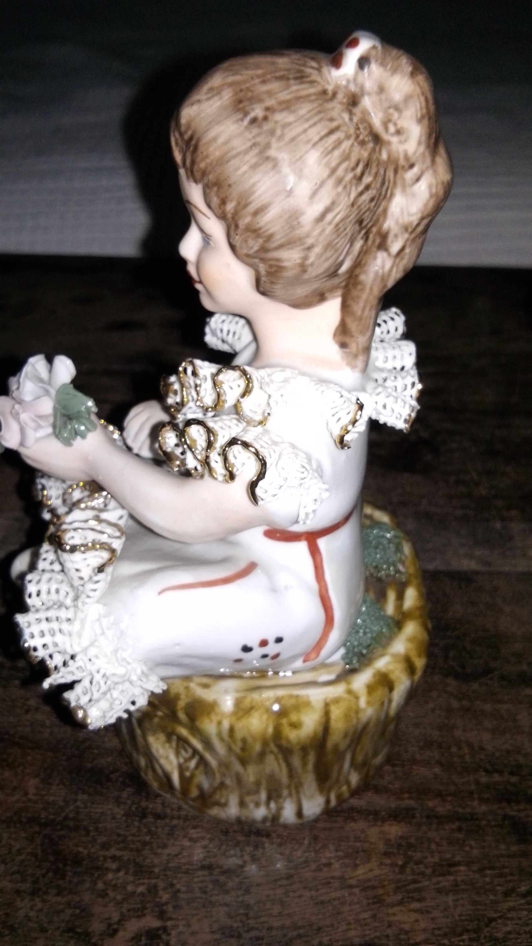 Lalka porcelanowa figurka.