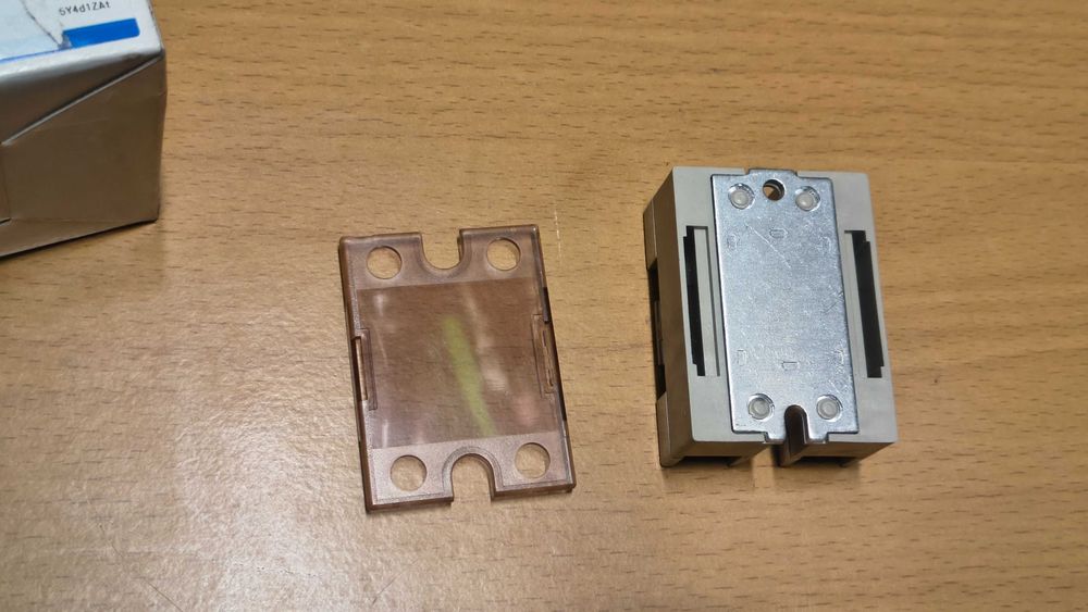 Przekaźnik półprzewodnikowy Omron G3NA-220B