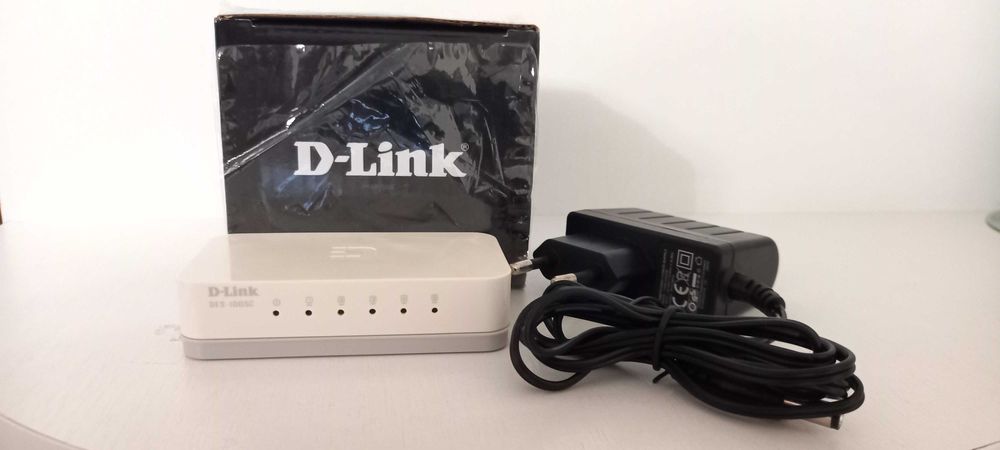 Коммутатор Switch D-Link DES-1005C на 5 портов, надежный и компактный