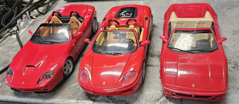 Hot Whells FERRARI 360 Spider 1999 skala 1:18