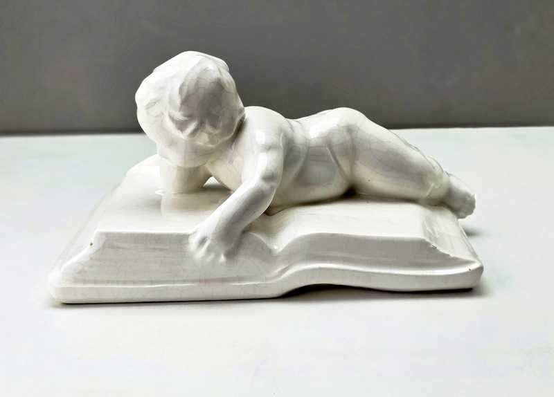 Ceramiczna figurka Mały czytelnik  Bechyně - Czechosłowacja lata 60