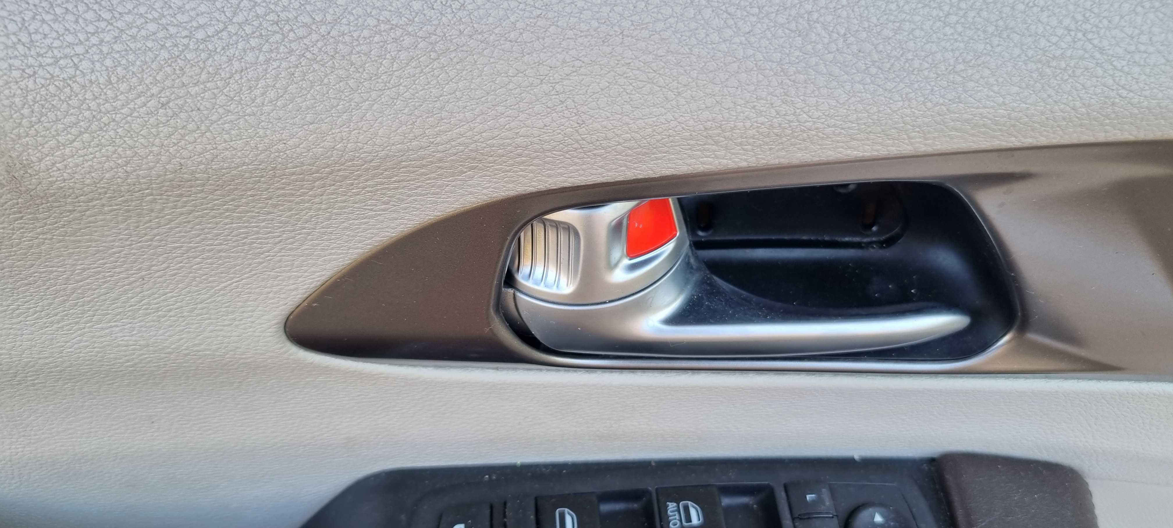 Chrysler Pacifica boczek drzwi kierowcy 2017
