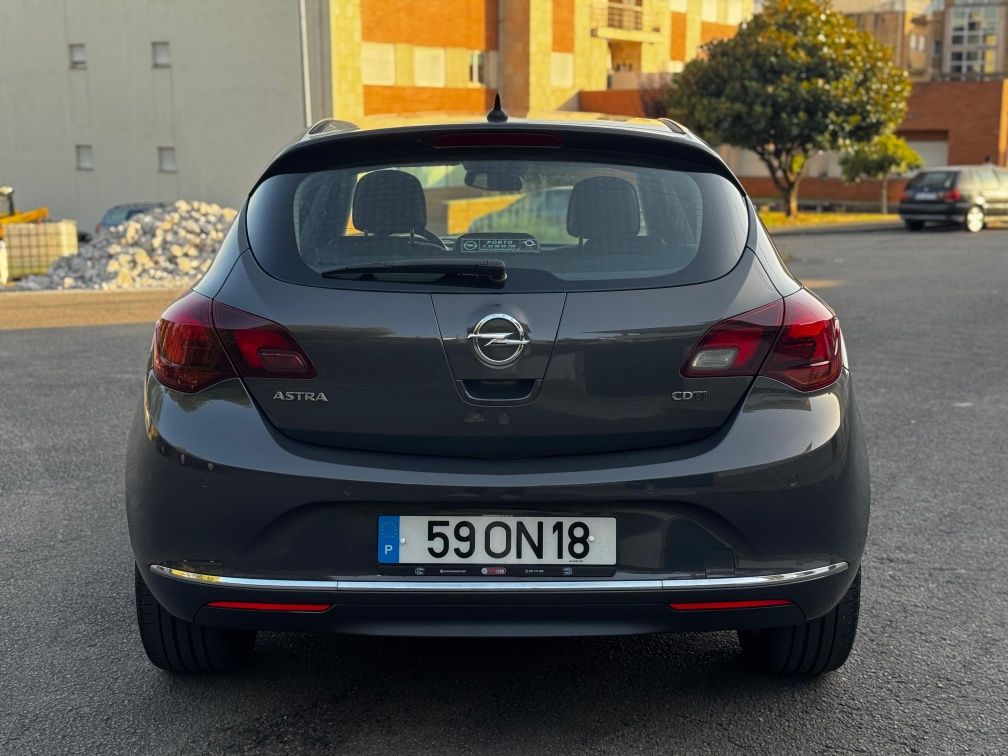 Opel Astra 1.6cdti executive 2014