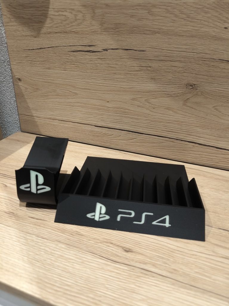 Zestaw Ps4 stojak na gry i pada napis świecący w ciemnosci