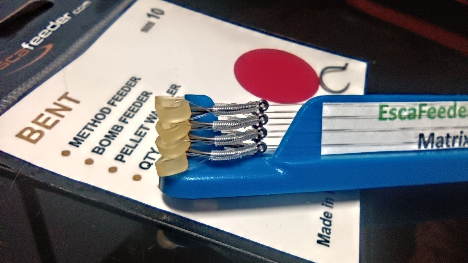 Przypony method feeder na haczykach Esca Feeder BENT 50 szt w pudełku.