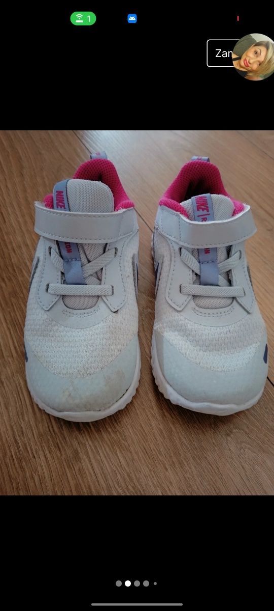 Lekkie sportowe buty Nike rozmiar 27